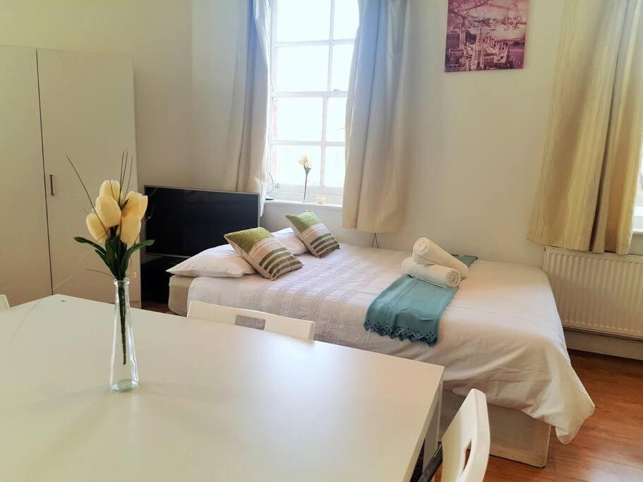 Excellent Studio Flat In ลอนดอน ภายนอก รูปภาพ