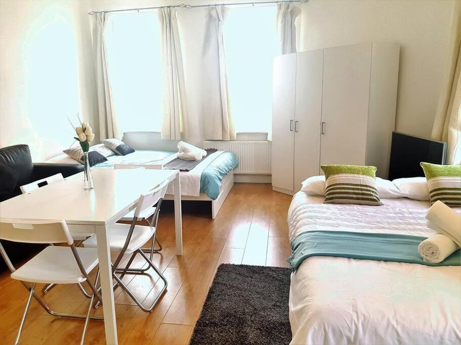 Excellent Studio Flat In ลอนดอน ภายนอก รูปภาพ