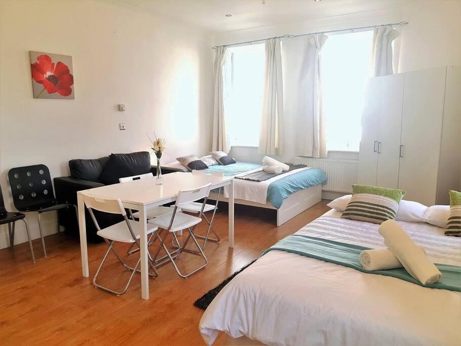Excellent Studio Flat In ลอนดอน ภายนอก รูปภาพ