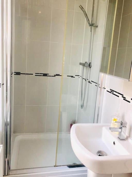 Excellent Studio Flat In ลอนดอน ภายนอก รูปภาพ